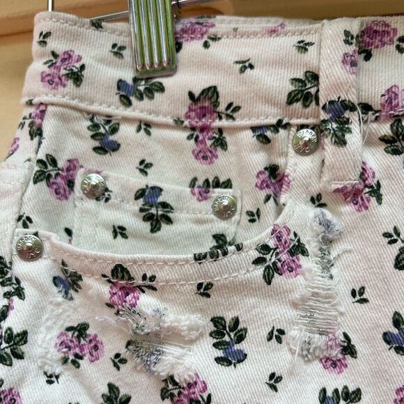 Madden NYC white floral print brand new denim distressed shorts, size 5 - Picture 6 of 12